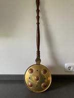 Geel / rood koperen bedpan met houten steel, Antiek en Kunst, Ophalen, Koper
