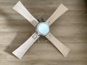Ventilator met licht plafond beschikbaar voor biedingen