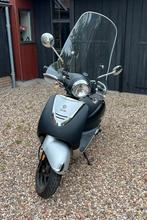Sym Allo GT bj 2014 km stand 1811 geen schade met abus slot, Fietsen en Brommers, Scooters | SYM, Ophalen, Allo, 49 cc, Zo goed als nieuw