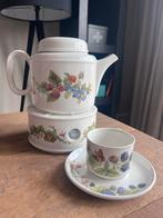 Theepot Marjolein Bastin J&G Meakin met warmhouder, Huis en Inrichting, Keuken | Servies, Ophalen, Overige typen, Zo goed als nieuw