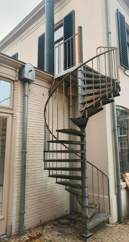 Stalen Wenteltrap / Spiltrap, Doe-het-zelf en Verbouw, Ladders en Trappen, Gebruikt, Trap, 2 tot 4 meter, Ophalen
