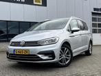 Volkswagen Touran 1.5 TSI DSG Highline Business R-Line 7p VO, Te koop, Zilver of Grijs, Benzine, 73 €/maand