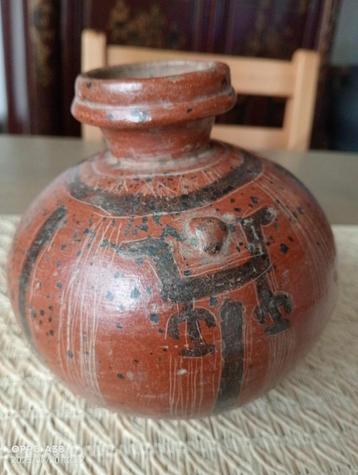 antiek precolumbiaans terracotta vaas beschikbaar voor biedingen