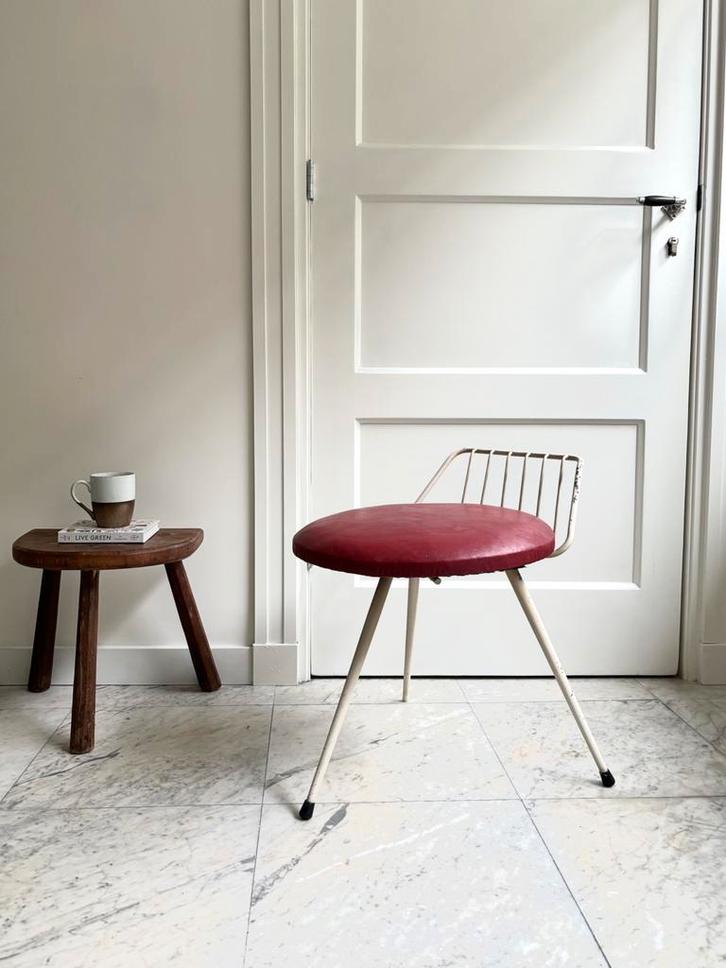 Superleuke retro vintage draadstalen stoeltje, krukje, ‘60s, Huis en Inrichting, Stoelen, Gebruikt, Eén, Kunststof, Metaal, Rood