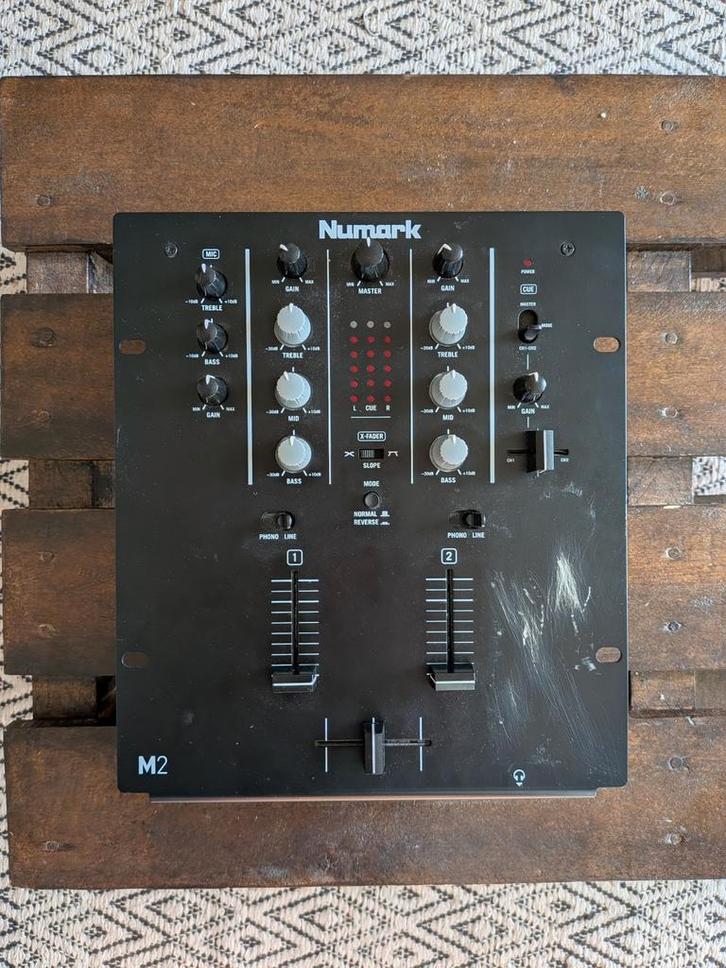 Numark M2 2-kanaals mixer in goede staat, Muziek en Instrumenten, Mengpanelen, Gebruikt, Minder dan 5 kanalen, Microfooningang