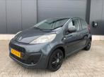 Peugeot 107 1.0 5Deurs  2012 Airco | NAP | Nieuwe APK, Voorwielaandrijving, Stof, Zwart, 4 stoelen