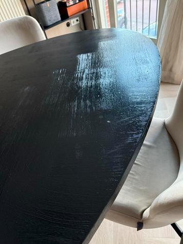 Ovale houten eettafel met visgraat motief beschikbaar voor biedingen