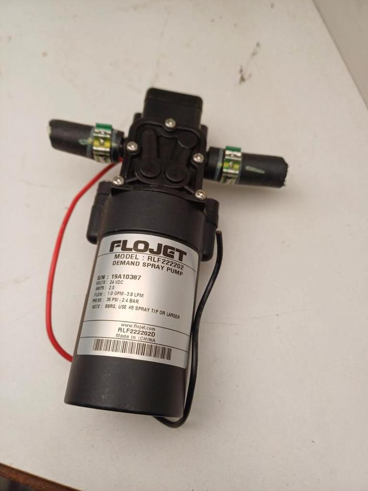 Flojet membraanpomp 24V met drukschakelaar, Tuin en Terras, Waterpompen, Zo goed als nieuw, Ophalen of Verzenden