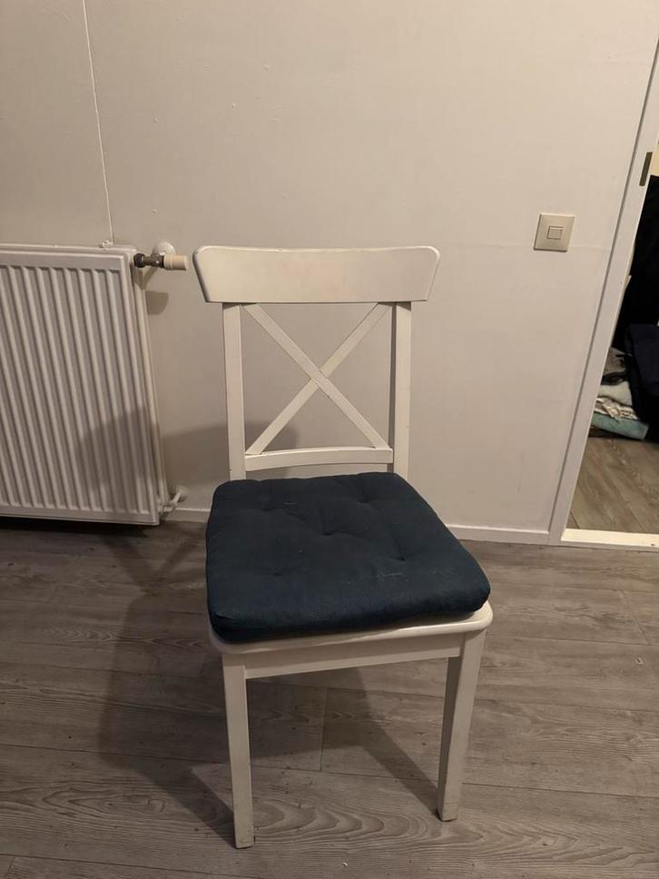 Witte Houten Stoel met Blauw Kussen, Huis en Inrichting, Stoelen, Zo goed als nieuw, Eén, Hout, Wit, Ophalen of Verzenden