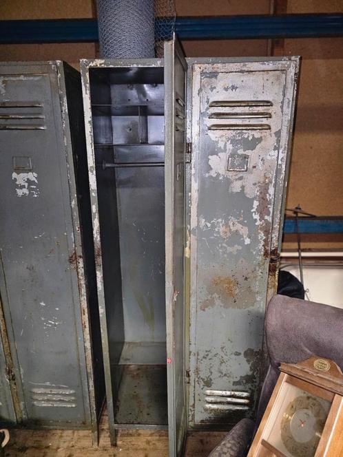 2 stuks vintage metalen lockerkasten – 2 deuren, Huis en Inrichting, Kasten | Lockerkasten, Gebruikt, Ophalen