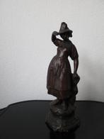 mooi gesigneerd beeld uit terracotta 29 cm, Antiek en Kunst, Ophalen of Verzenden