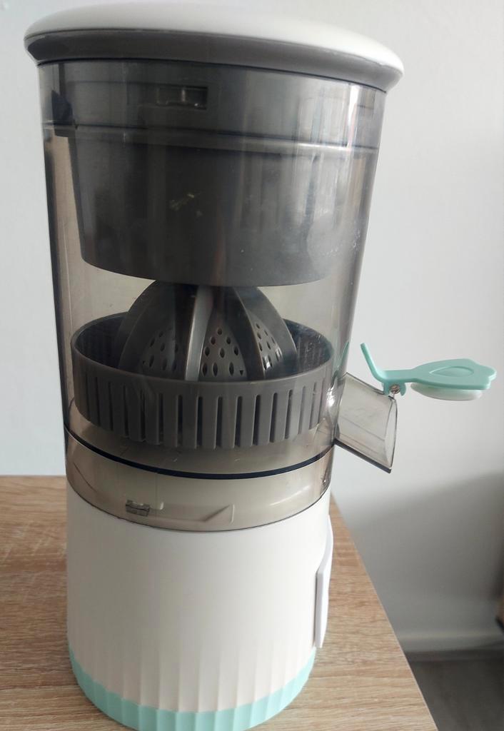 Sinaasappelpers, knoflookpers en olijfoliecontainer... allem, Huis en Inrichting, Keuken | Keukenbenodigdheden, Zo goed als nieuw