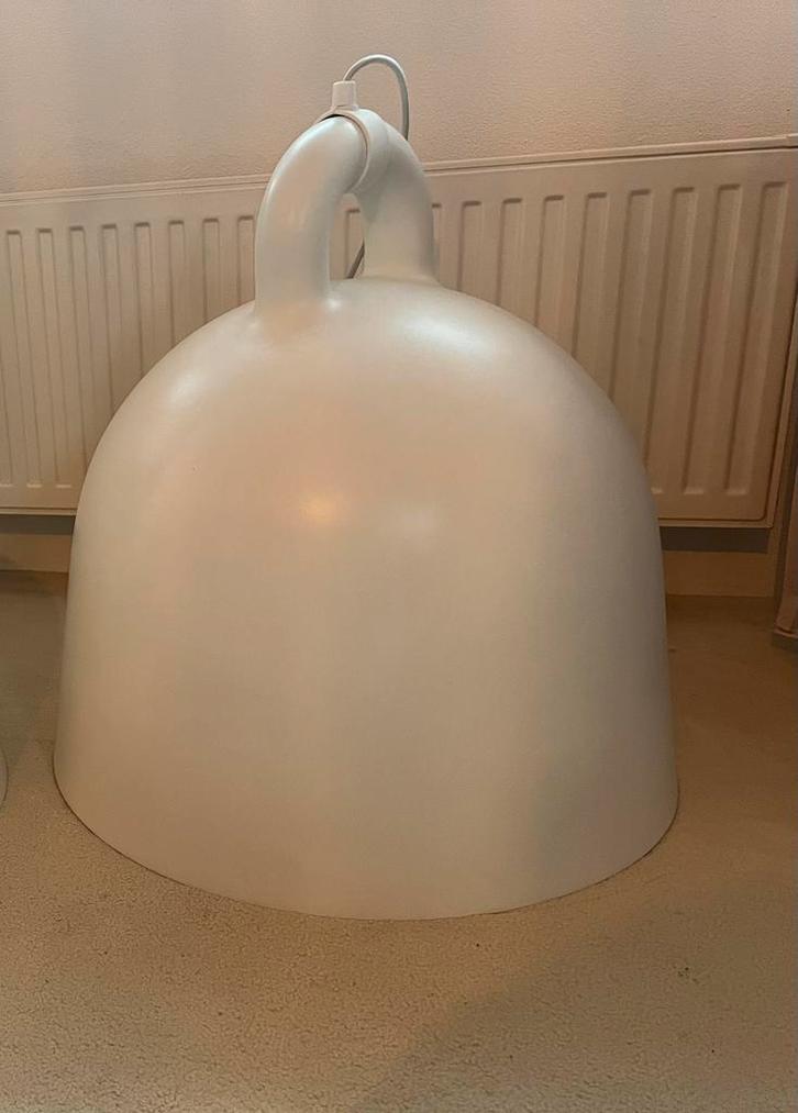 Normann Copenhagen Bell hanglamp XL Wit 1x, Huis en Inrichting, Lampen | Hanglampen, Gebruikt, 50 tot 75 cm, Metaal, Ophalen