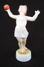 Zsolnay - Meisje met rode bal (1), Verzamelen, Beelden en Beeldjes, Ophalen, Zo goed als nieuw, Mens