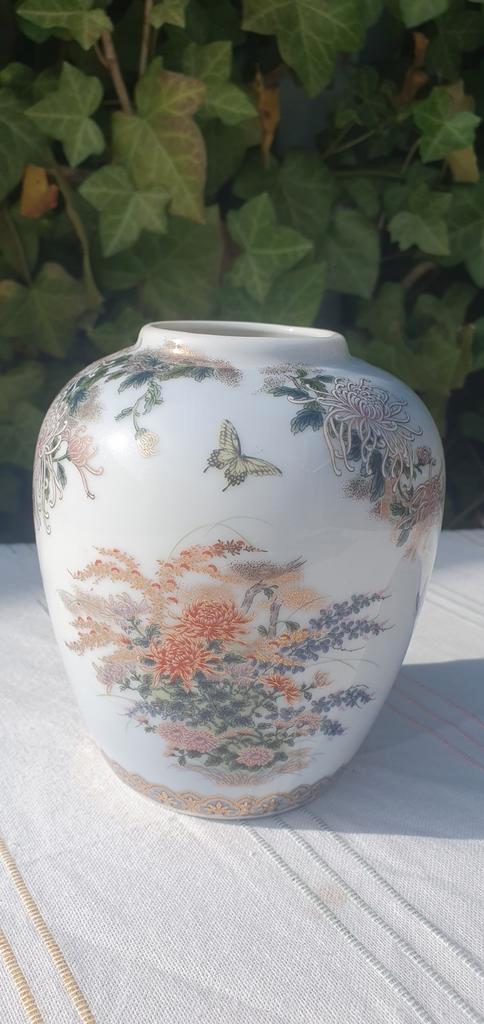 Japans Kyoto Vaasje - Bloemen & Vlinders, Antiek en Kunst, Antiek | Vazen, Ophalen of Verzenden