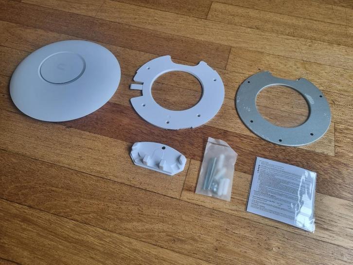 Access Point van UniFi, model UAP-AC-PRO, NIEUW, Computers en Software, Accesspoints, Nieuw, Ophalen