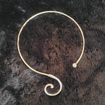 Ik zoek z'n collier, ketting , wie heeft zo iets?  beschikbaar voor biedingen