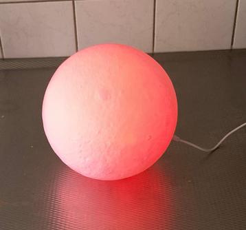 Lamp met verschillende instelbare kleuren