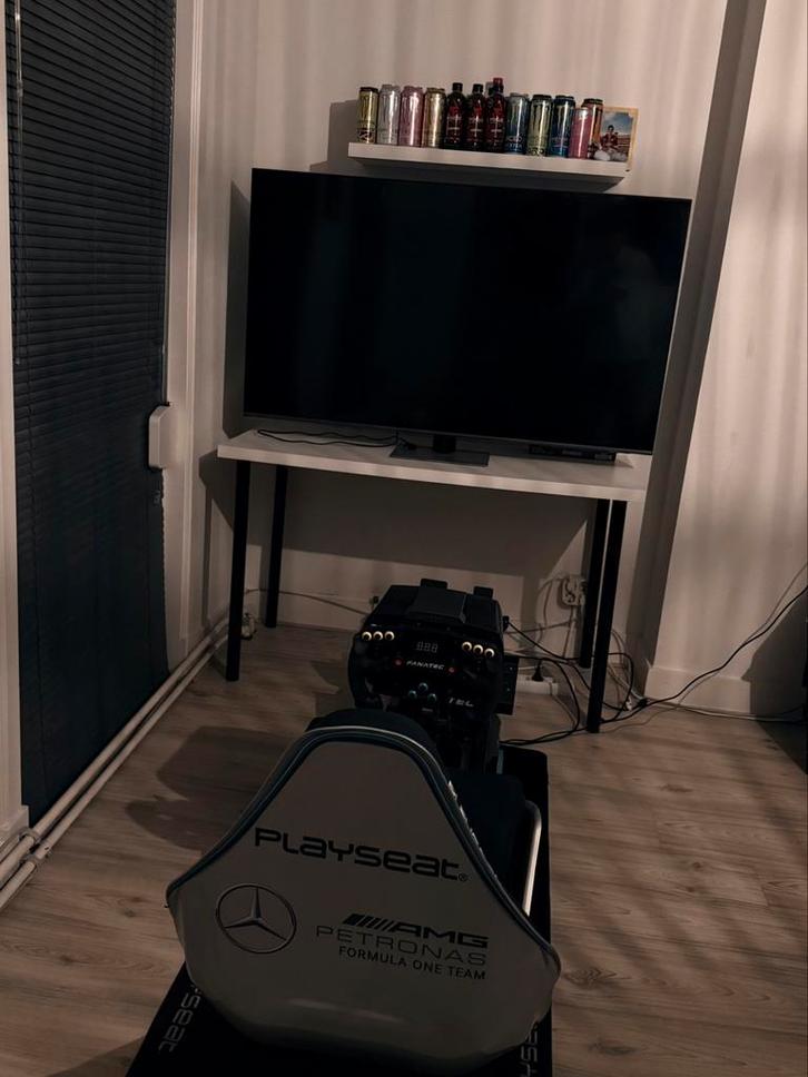 Playseat mercedes F1 +Fanatec Stuur en pedalen+qled scherm, Spelcomputers en Games, Spelcomputers | Overige Accessoires, Zo goed als nieuw