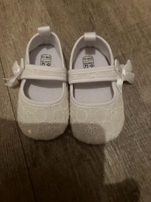 Leuke witte witte meisjes baby schoentjes maat 19 6-12 maand, Kinderen en Baby's, Babykleding | Schoentjes en Sokjes, Zo goed als nieuw