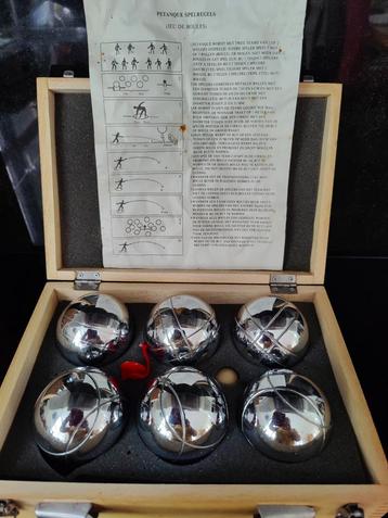 Kistje Jeu de Boules ballen beschikbaar voor biedingen
