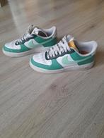 Air Force 1's maat is 41 Met wit groen en donker groen, Ophalen of Verzenden