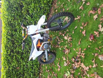 Pitbike 125cc lifan beschikbaar voor biedingen