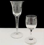 2 borrel/ likeur glaasjes met gedraaide glas steel/ voet, Ophalen of Verzenden, Gebruikt, Overige typen