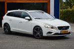 Volvo V60 T6 372pk AWD r design, Auto's, Automaat, USB, 1800 kg, 2953 cc