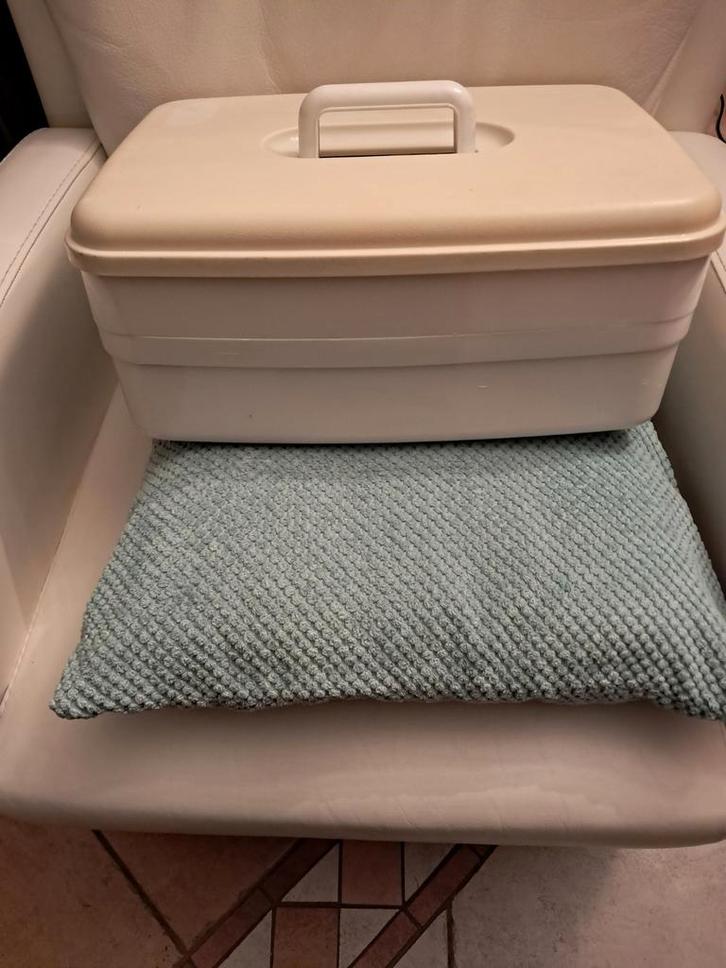 Naaibox vol met naaigerei, Hobby en Vrije tijd, Naaien en Fournituren, Gebruikt, Garen of Naald(en), Ophalen of Verzenden