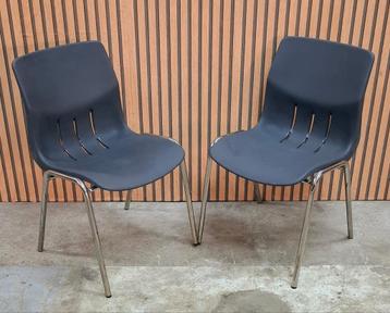 40 kunststof kuipstoelen kantine bistro cafe horeca stoelen  beschikbaar voor biedingen