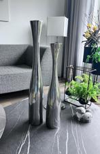 2 massieve zilverkleurige slanke vazen, zie foto's, Overige materialen, Gebruikt, Overige kleuren, 50 tot 75 cm