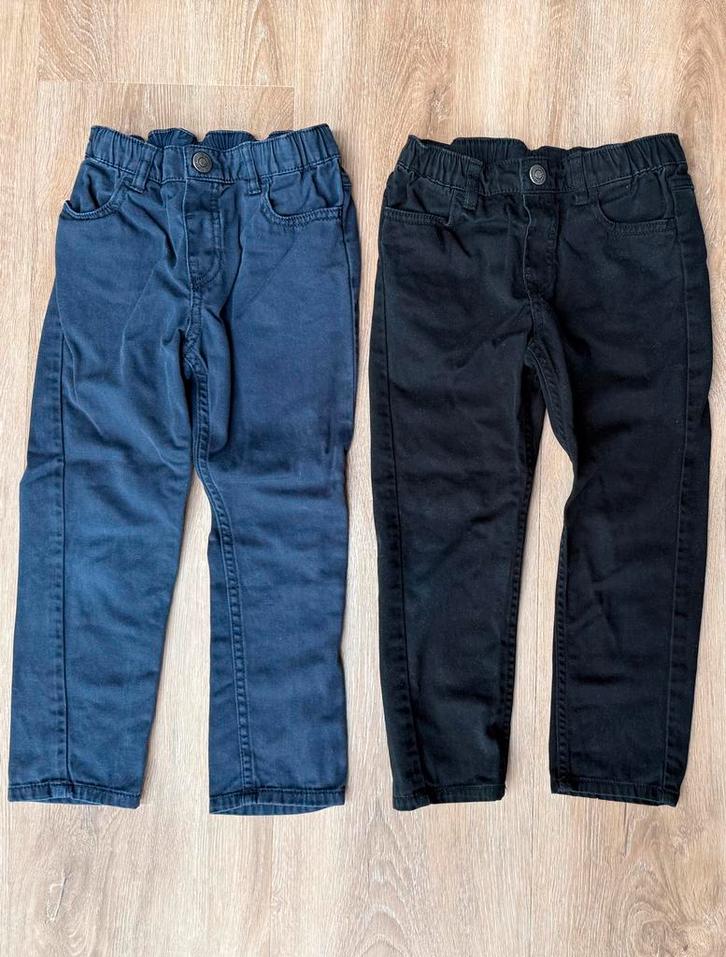 Twee spijkerbroeken blauw 110 jongen relaxed fit zgan, Kinderen en Baby's, Kinderkleding | Maat 110, Zo goed als nieuw, Jongen