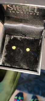 Peridot, 14k oorstekers, Ophalen of Verzenden, Zo goed als nieuw, Goud, Goud