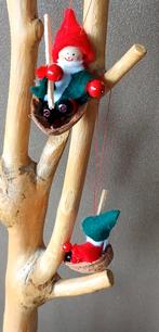 HANGEMAAKT POPPETJES IN WALNOOT BOOTJE KERST HANGERS, Diversen, Kerst, Verzenden, Zo goed als nieuw