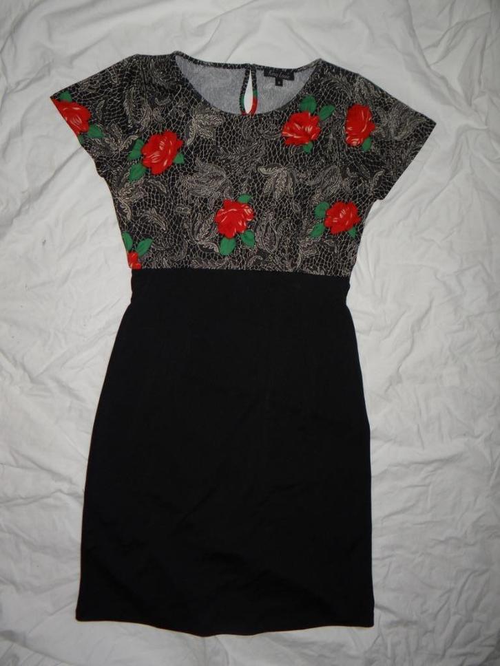Leuke zwarte KING LOUIE jurk met rode bloemen, Kleding | Dames, Jurken, Gedragen, Maat 36 (S), Zwart, Knielengte, Ophalen