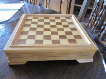 Houten spellendoos met handleiding spelen  beschikbaar voor biedingen