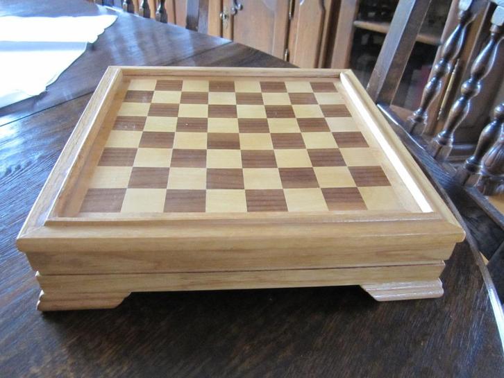 Houten spellendoos met handleiding spelen, Hobby en Vrije tijd, Gezelschapsspellen | Overige, Zo goed als nieuw, Verzenden