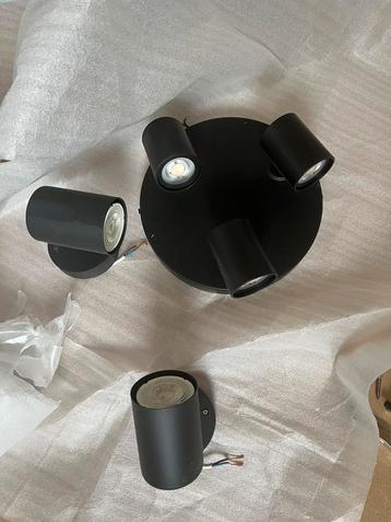 4 industrial spotlights beschikbaar voor biedingen