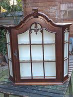 Antiek hangkastje met glazen deur, Ophalen