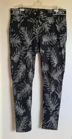 ZIZO !!! broek zwart met print model Rixos maat 46., Kleding | Dames, Broeken en Pantalons, Lang, Zizo, Ophalen of Verzenden, Zo goed als nieuw