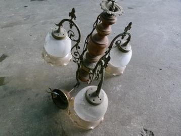 mooie 3-lamps oude hanglamp (messing met hout en glas) beschikbaar voor biedingen