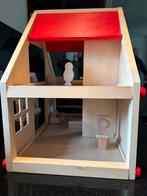 Poppenhuis met familie en meubeltjes, Ophalen, Zo goed als nieuw, Poppenhuis