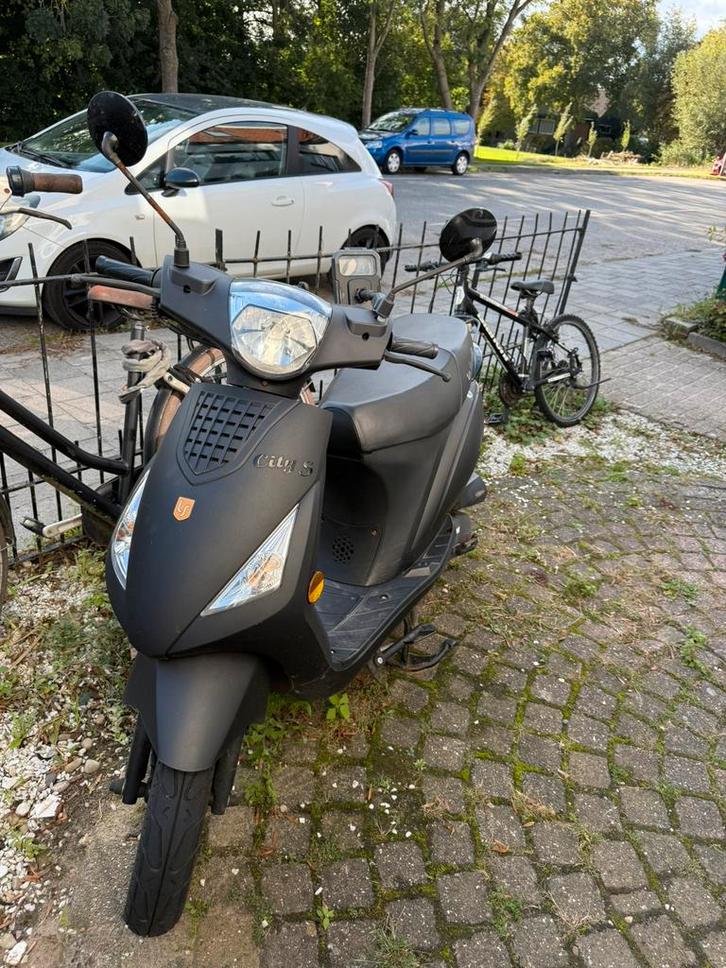 La souris scooterd 2023, Fietsen en Brommers, Snorfietsen en Snorscooters, Zo goed als nieuw, Overige merken, Benzine, Ophalen