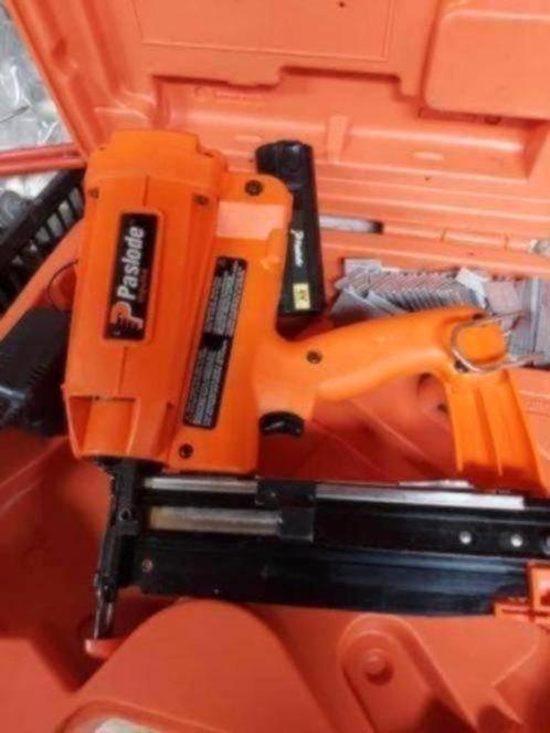 Paslode Impulse IM250 II F-16 II dzelfd als im65f16+ brads, Doe-het-zelf en Verbouw, Gereedschap | Overige machines, Zo goed als nieuw