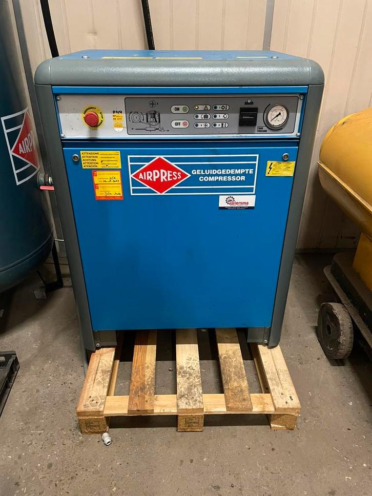 Gebruikte Airpress APZ 900 met drukvat naar keuze, Doe-het-zelf en Verbouw, Compressors, Zo goed als nieuw, 100 liter of meer