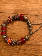 Mooie armband met rode stenen en veiligheidsketting, Sieraden, Tassen en Uiterlijk, Armbanden, Verzenden, Zo goed als nieuw, Rood