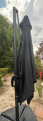 Gratis zweefparasol paar kleine beschadigingen, Ophalen, Zweefparasol