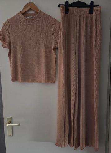Ambika set top met bijpassende broek S/M beschikbaar voor biedingen