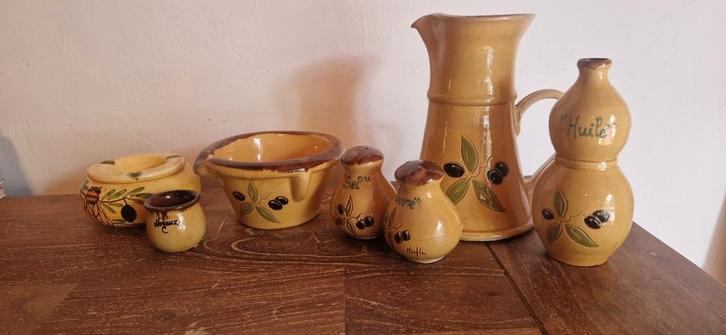 Vrolijke Franse aardewerken set voor op de eettafel., Huis en Inrichting, Woonaccessoires | Vazen, Zo goed als nieuw, Geel, Minder dan 50 cm